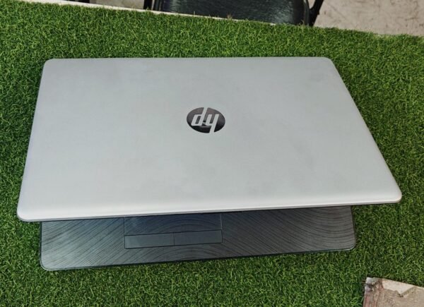 Hp sleek silver  Corei5 8ThGen🔥 Ram 8gb 🔥 Ssd 256Gb 🔥 15.6 FHD Display  Super mint condition