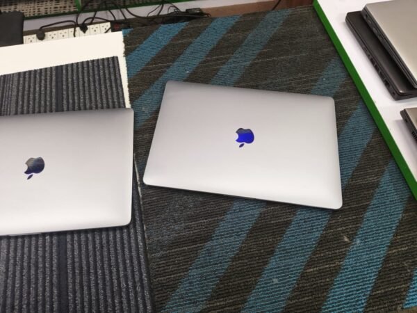 🔥Apple MacBook 2179 🔥Core i5/10th gen  🔥8gb/512gb ssd  🔥2020 Mac year - Image 3