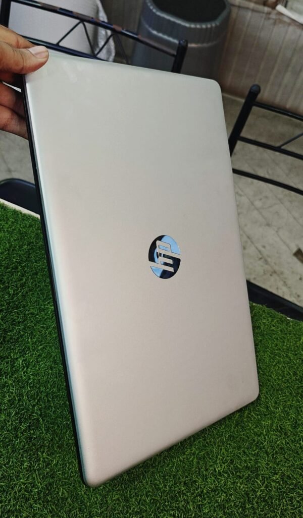 Hp sleek silver  Corei5 8ThGen🔥 Ram 8gb 🔥 Ssd 256Gb 🔥 15.6 FHD Display  Super mint condition - Image 4